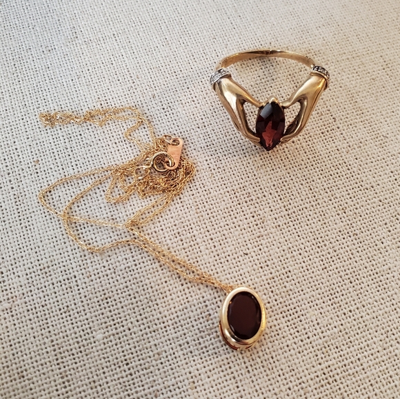 Dainty Beautiful Vintage 10K Garnet Necklace - Picture 6 of 7